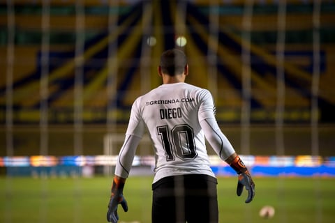 Cruz Azul da golpe de autoridad venciendo a los Tigres