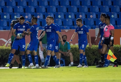 Cruz Azul da golpe de autoridad venciendo a los Tigres
