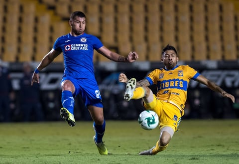 Cruz Azul da golpe de autoridad venciendo a los Tigres
