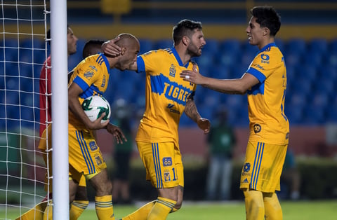 Cruz Azul da golpe de autoridad venciendo a los Tigres