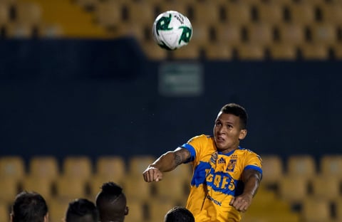 Cruz Azul da golpe de autoridad venciendo a los Tigres