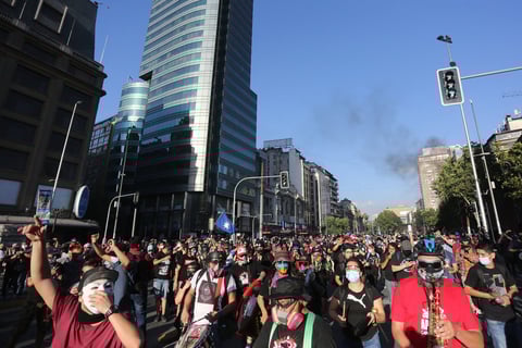 Con marcha reclaman la renuncia de Sebastian Piñera de la presidencia