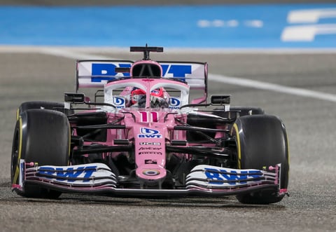 Checo Pérez abandona el GP de Bahréin tras incendiarse su monoplaza