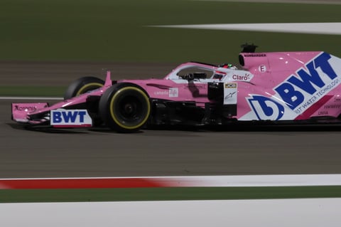 Checo Pérez abandona el GP de Bahréin tras incendiarse su monoplaza