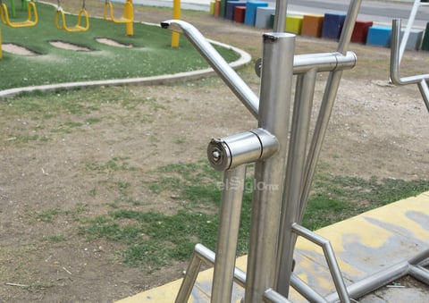 Destrozados. Los juegos para menores, así como los de terapia, también presentan daños en su estructura. De acuerdo a los paseantes, el desgaste de su uso, así como por la gente que los ha violentado han dejado sin diversión a cientos de personas que ya no pueden utilizarlos.