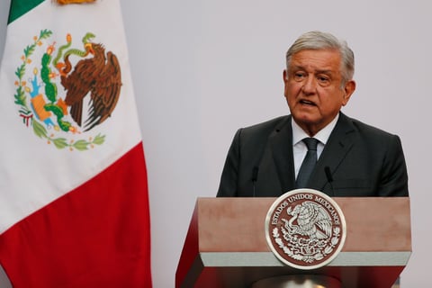 Conmemora AMLO toma de posesión en México