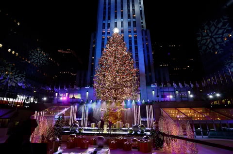 Encienden luces del árbol de Navidad del Rockefeller Center en Nueva York