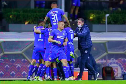 Vence Cruz Azul 4-0 a Pumas