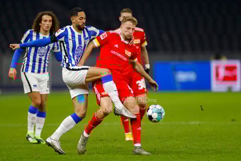 El sustituto Krzysztof Piatek aportó un doblete para que Hertha venciera el viernes 3-1 al Union, en el derbi berlinés de la Bundesliga.