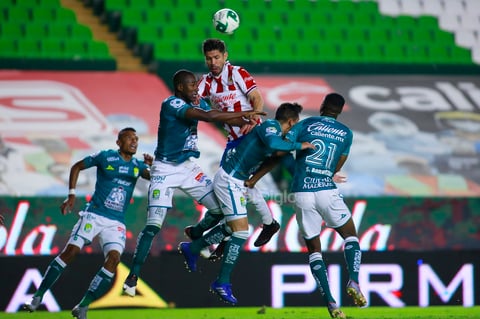 El duelo entre León y Chivas en la semifinal de vuelta del torneo Guard1anes 2020
