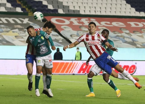 El duelo entre León y Chivas en la semifinal de vuelta del torneo Guard1anes 2020