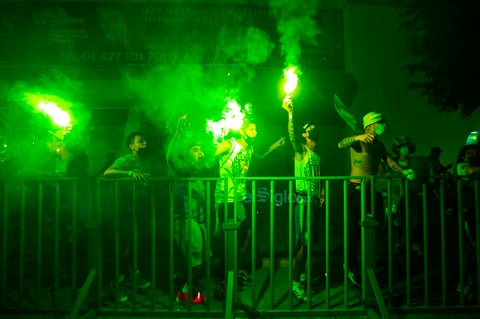 Cientos de aficionados recibieron a su equipo