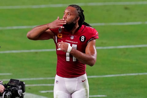 El mariscal de campo reserva lanzó tres pases de touchdown
