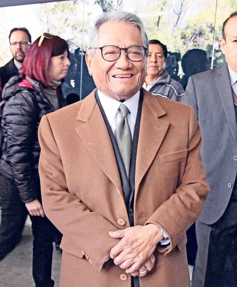 Reconocido más allá de sus fronteras como el rey del romanticismo, el también presidente de la Sociedad de Autores y Compositores de México fue hospitalizado el pasado 17 de diciembre e intubado pocos días después por complicaciones causadas por el coronavirus.