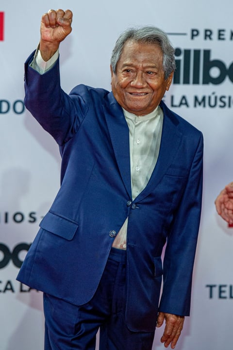 Conocedor de la tradición del bolero y de gran sensibilidad, el compositor conectó con la audiencia con temas que han sido versionados a lo largo de los años por artistas de la talla de Elvis Presley, con 'It's impossible', una versión en inglés de 'Somos novios', Dionne Warwick, Tony Bennett, Alejandro Fernández o Christina Aguilera.