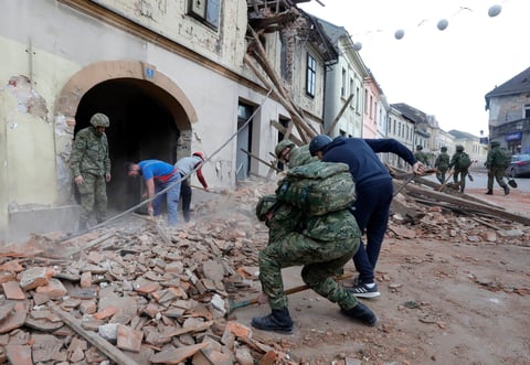 El terremoto se produjo cuando Croacia está fuertemente afectada por la segunda oleada de la pandemia del coronavirus.