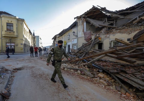 El terremoto se produjo cuando Croacia está fuertemente afectada por la segunda oleada de la pandemia del coronavirus.