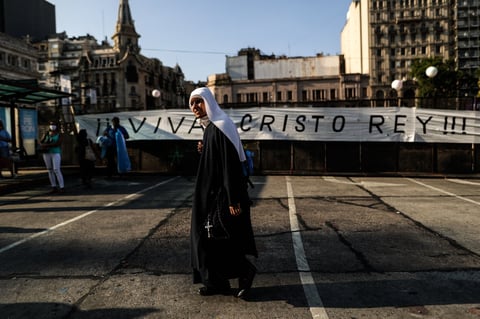 Argentina espera ante la reñida votación por legalizar el aborto