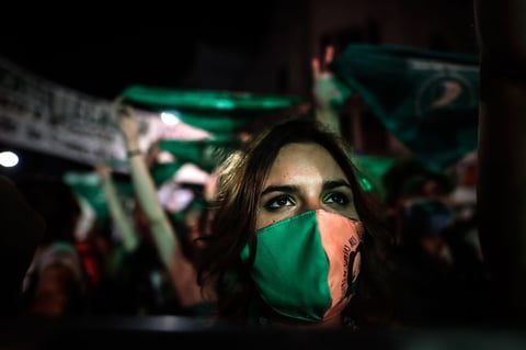 Argentina espera ante la reñida votación por legalizar el aborto