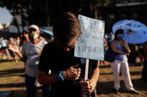 Argentina espera ante la reñida votación por legalizar el aborto
