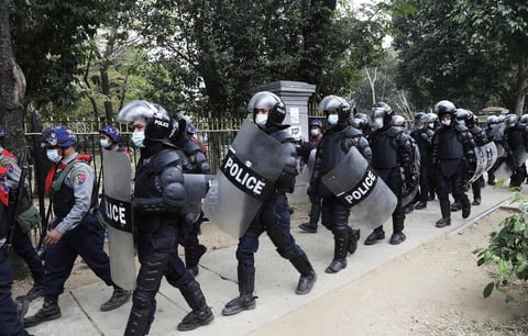Protestan contra el golpe militar en Myanmar