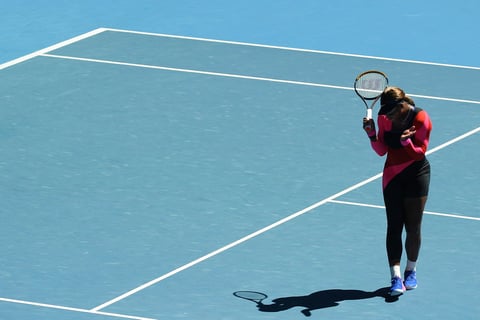 Estaba llamado a ser un duelo entre semejantes estilos con Naomi Osaka 