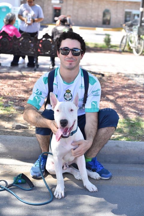 18022021 Daniel Mijares y su perro.