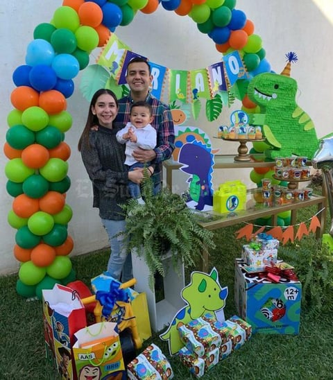 19022021 El pequeño Mariano celebró su cumpleaños al lado de sus padres Arturo y Alicia.
