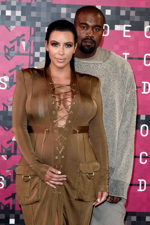 Tras ese anuncio, que se materializó en una serie de candidaturas locales y estatales sin ninguna posibilidad, el rapero protagonizó un serie de comportamientos erráticos e impredecibles que minaron la confianza de Kim Kardashian ante el futuro de la relación.
