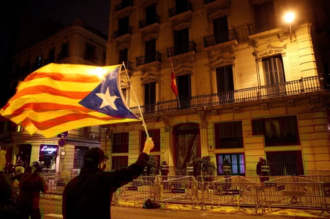 Protestan por sexto día contra prisión del rapero Pablo Hasel  en España