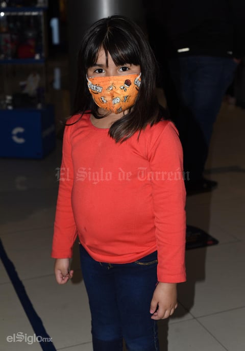 24022021 Alejandra Olivo disfruta de la función de Tom y Jerry.