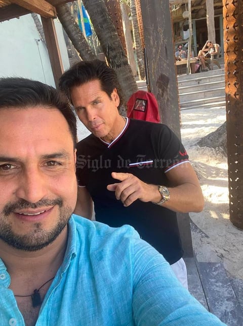 26022021 Jorge Mata en un viaje de negocios con Roberto Palazuelos.