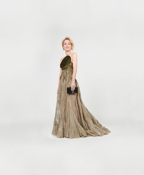 Elle Fanning en vestido azul de Gucci es una de las destacadas