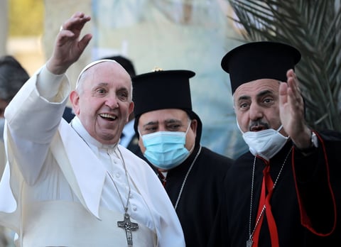 Papa Francisco llega a Irak en una visita histórica de tres días