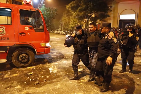 Protestan contra gestión de pandemia en Paraguay