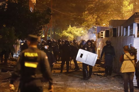 Protestan contra gestión de pandemia en Paraguay