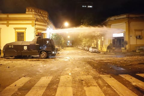 Protestan contra gestión de pandemia en Paraguay