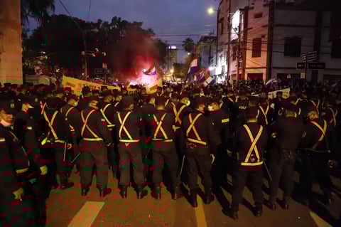 Protestan contra gestión de pandemia en Paraguay
