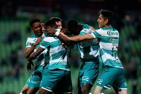 Santos continúa invicto como local al vencer al Necaxa