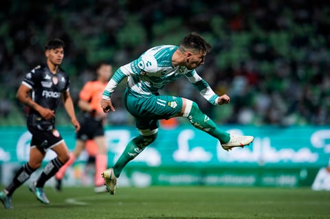 Santos continúa invicto como local al vencer al Necaxa