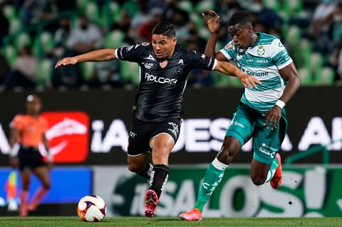 Santos continúa invicto como local al vencer al Necaxa