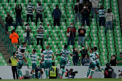 Santos continúa invicto como local al vencer al Necaxa
