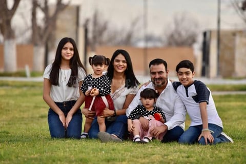 07032021 Las niñas Luciana y Constanza Venegas Jiménez celebran el día de hoy su cumleaños número 2, junto a sus padres, Jesús E. Venegas Batres y Ana Karina Jiménez de Venegas, y sus hermanos, Santiago y Renata.