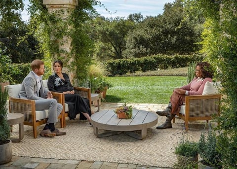 08032021 ENTREVISTA.  La charla tuvo lugar en el jardín de la conductora, Oprah Winfrey.