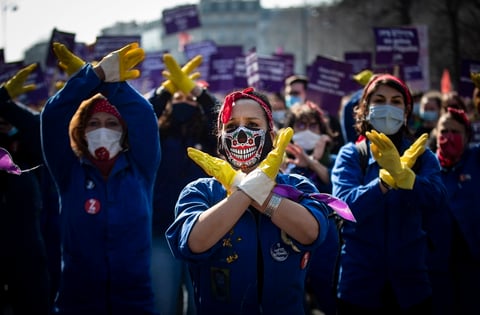 Marchan por el Día Internacional de la Mujer alrededor del mundo