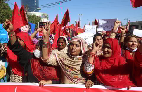 Marchan por el Día Internacional de la Mujer alrededor del mundo