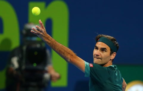 El suizo Roger Federer volvió a competir este miércoles, 405 días después, en el torneo de Doha, donde se batió en el cemento durante más de dos horas y derrotó al británico Daniel Evans por 7-6 (8), 3-6 y 7-5.