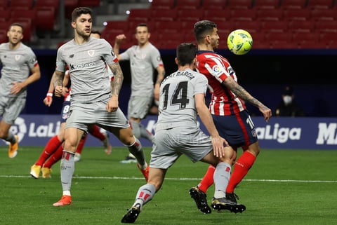 Atlético de Madrid vence como local al Bilbao y aventaja seis puntos