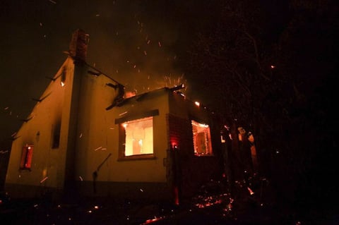 Incendio en el sur de Argentina deja múltiples afectaciones y 15 desaparecidos