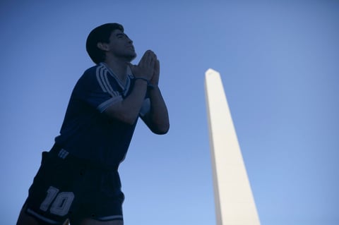 Fanáticos marchan en Buenos Aires por justicia ante muerte de Maradona